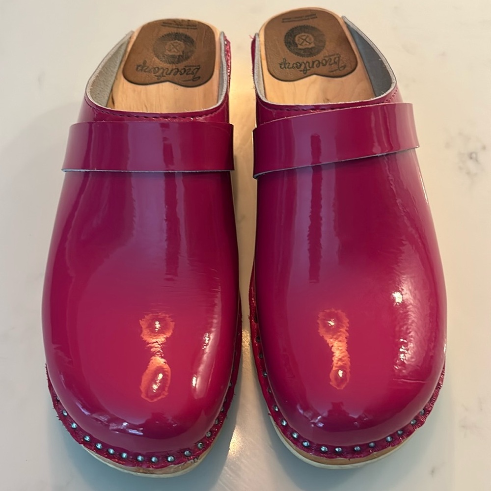 Women's Pink Clogs